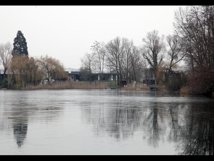 Die Anwohner am See in Weinsheim müssen hinnehmen, dass ihr Antrag, den Bebauungsplan WEI7 als unwirksam erklären zu lassen, gescheitert ist. Foto: pa/Schmitz